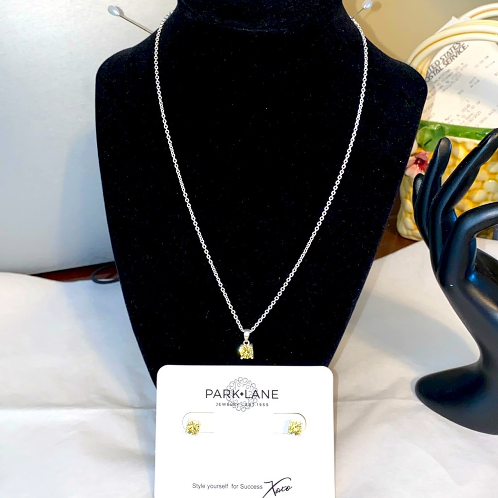 Park Lane Mellow Yellow Mini Impression Set Necklace & Pierced Earrings BNIB